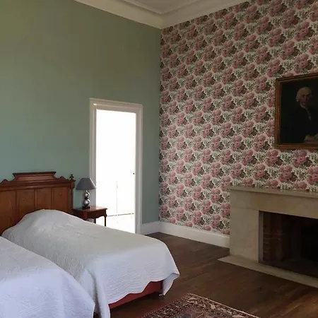 Chateau De Piedouault Hébergement de vacances *